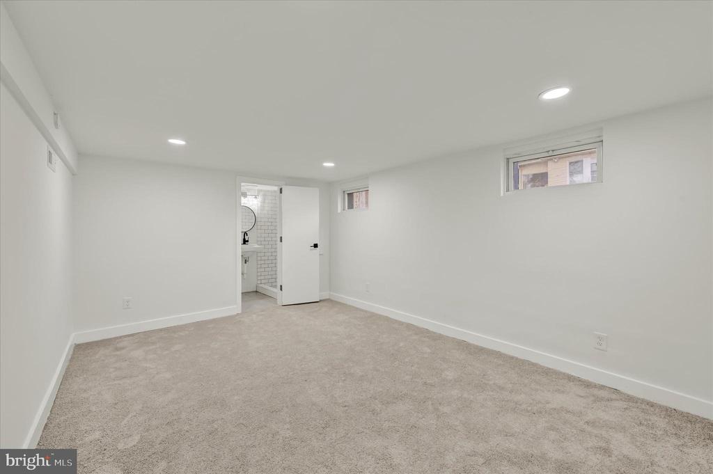 4101 Fleetwood Ave
