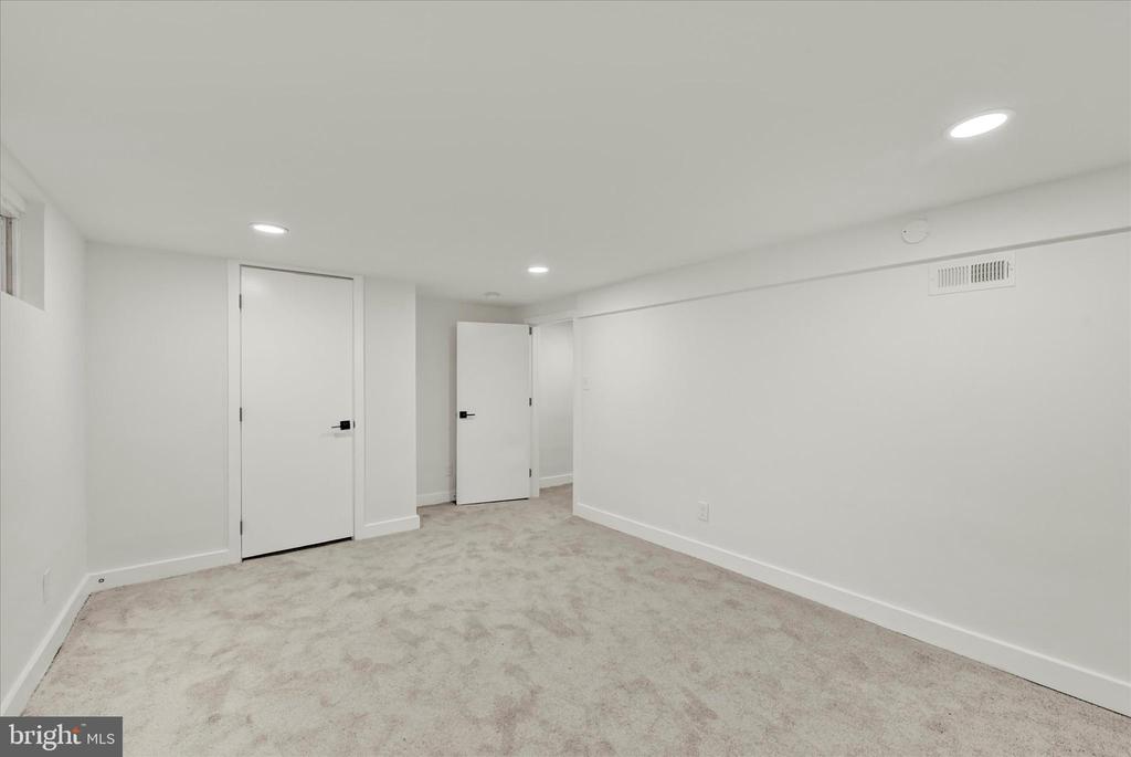 4101 Fleetwood Ave