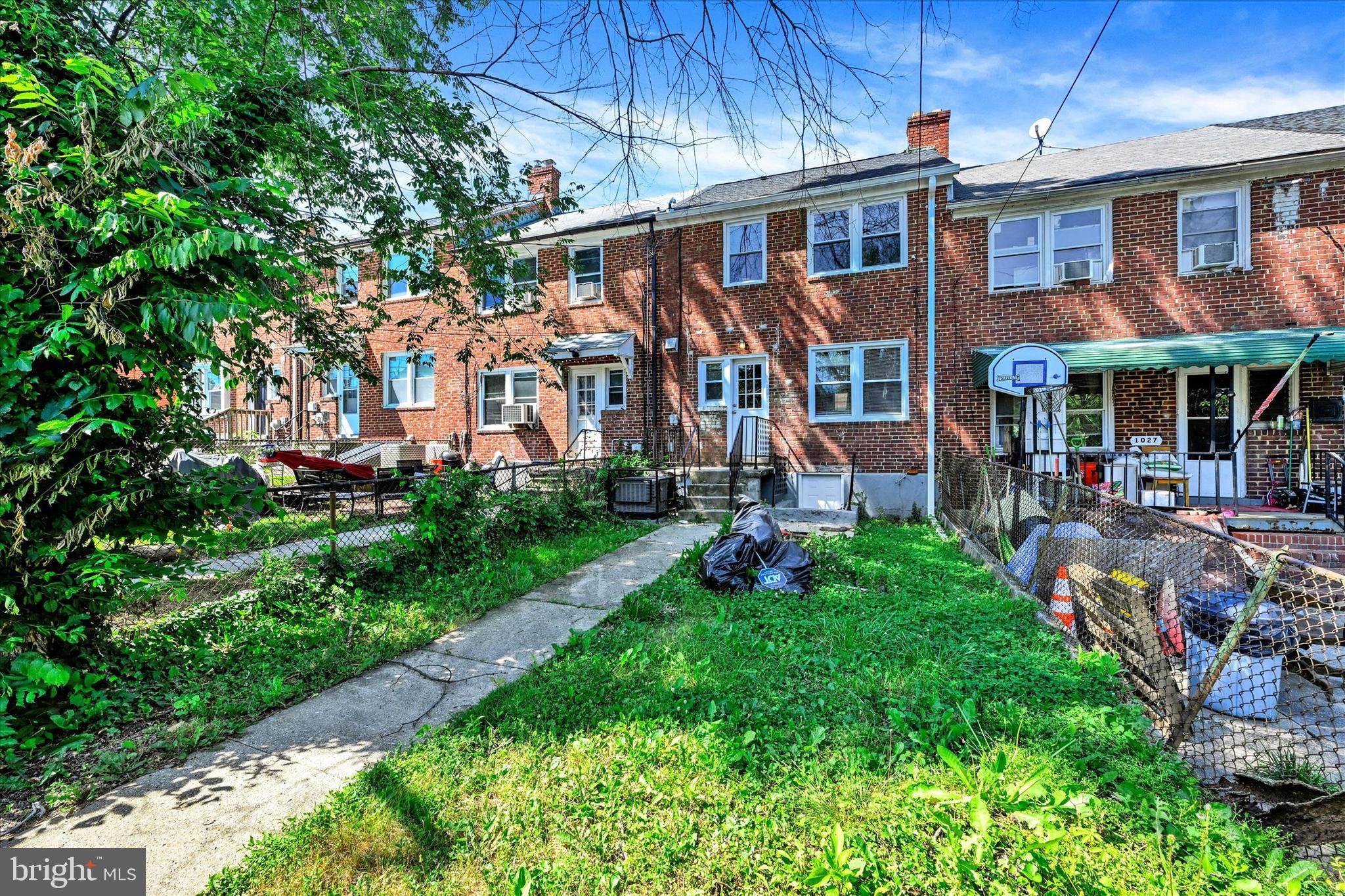 1025 Upnor Rd