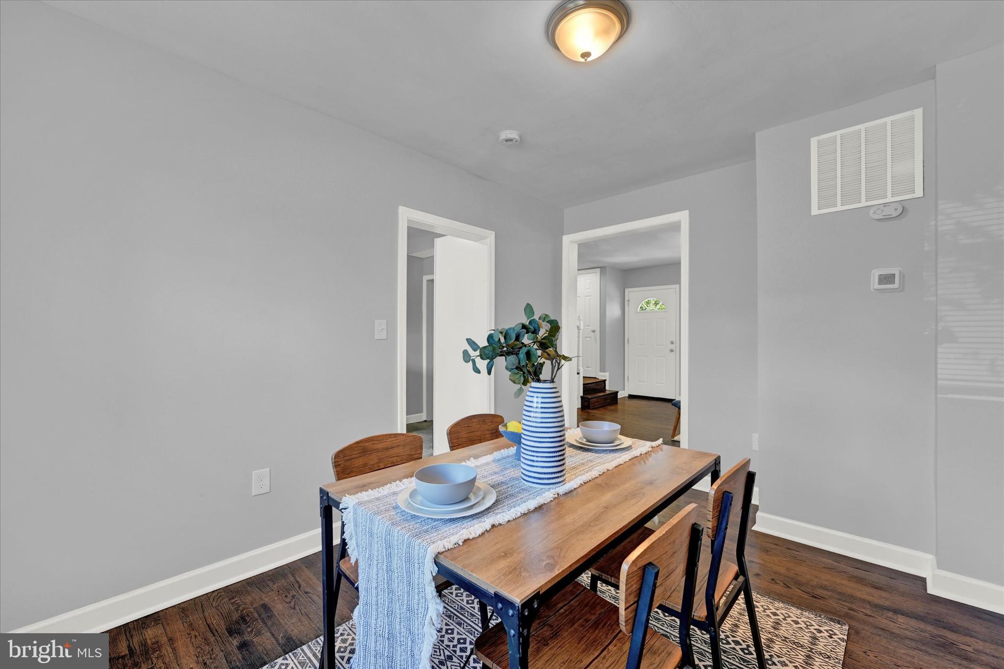 1025 Upnor Rd
