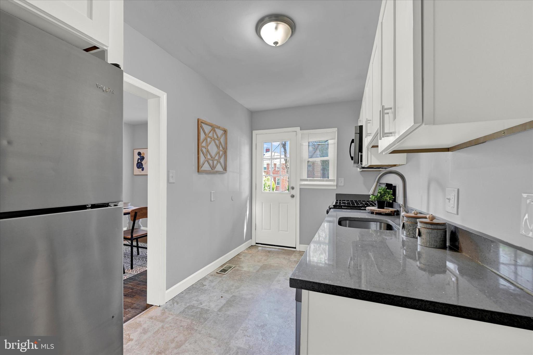 1025 Upnor Rd