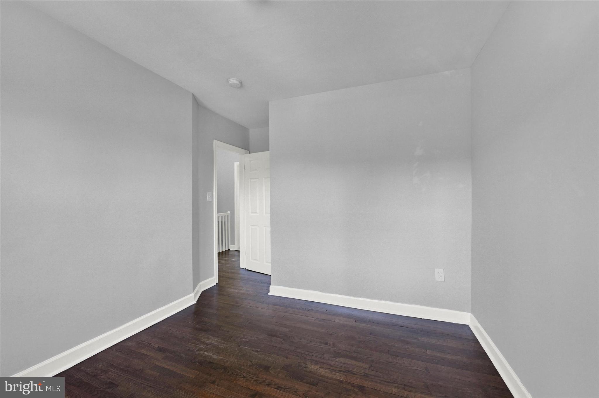 1025 Upnor Rd