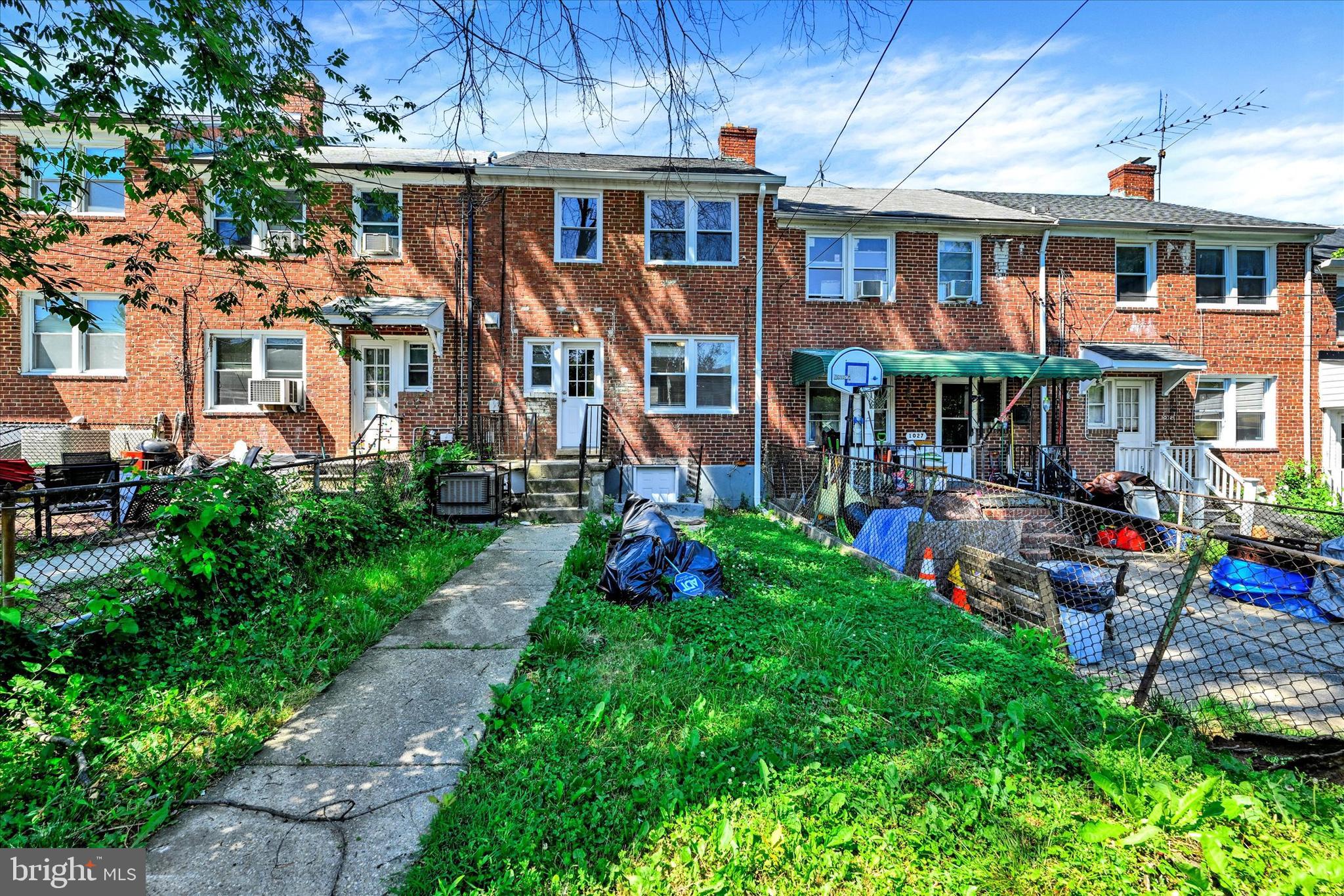 1025 Upnor Rd