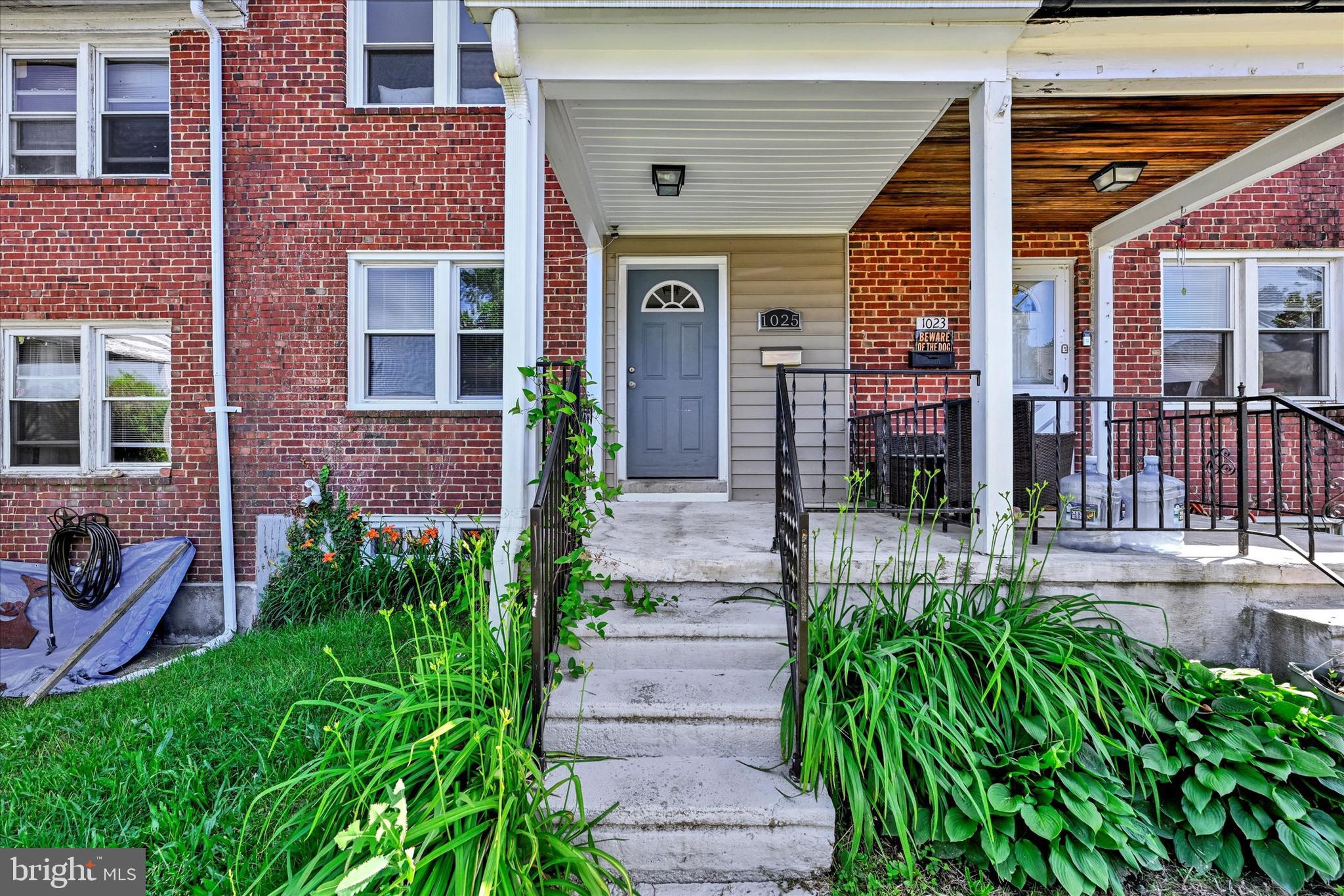 1025 Upnor Rd