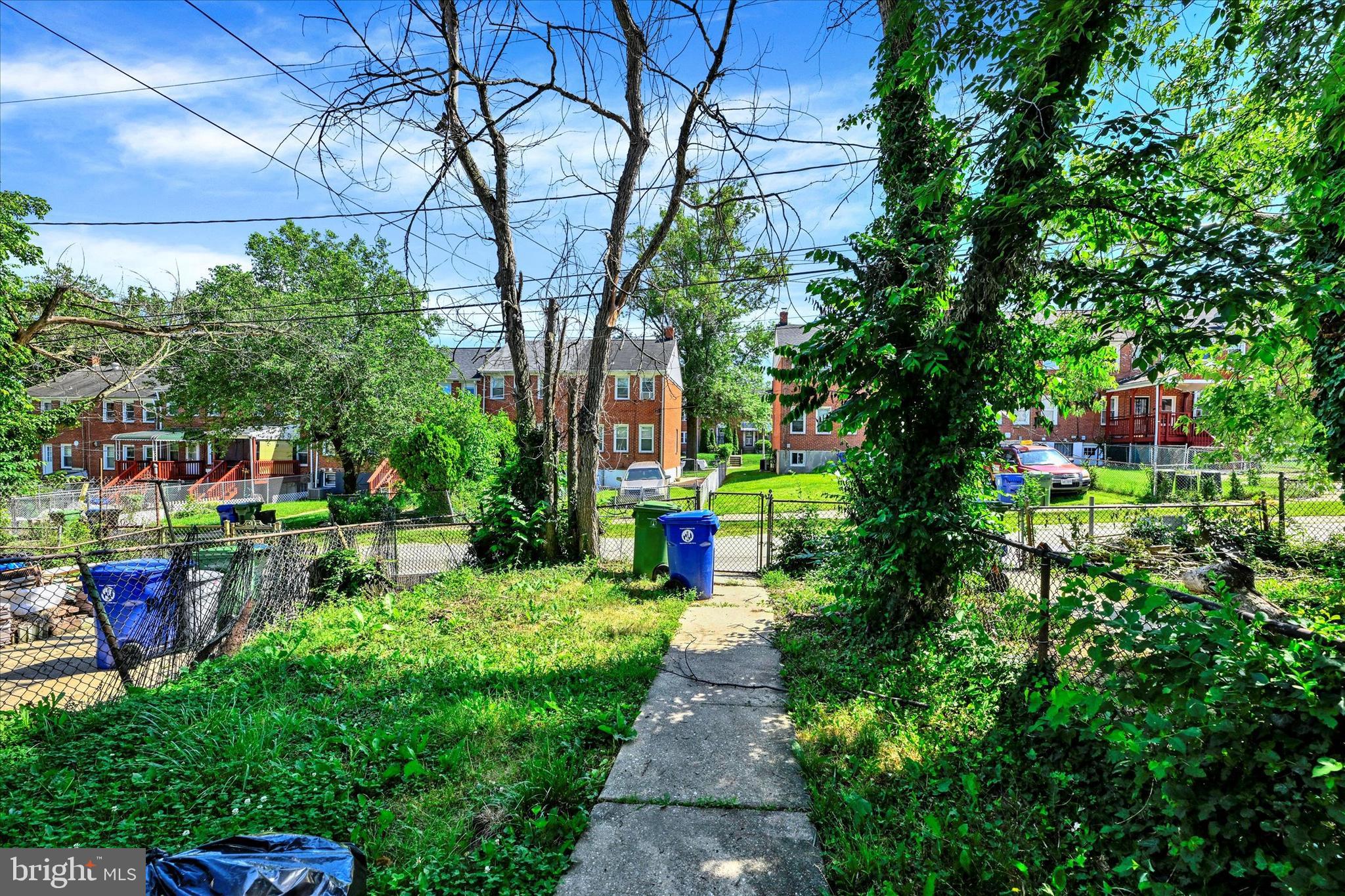 1025 Upnor Rd