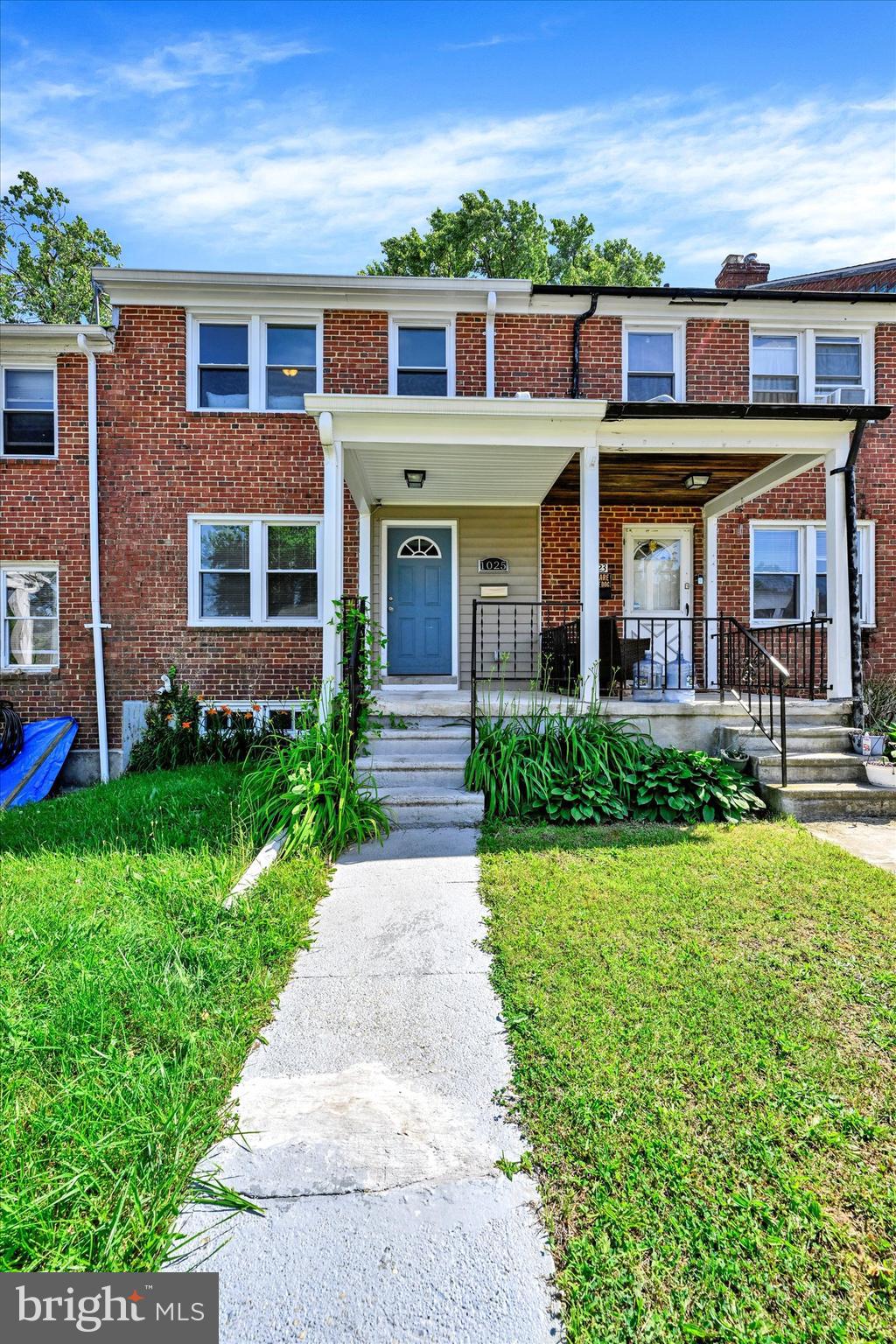 1025 Upnor Rd