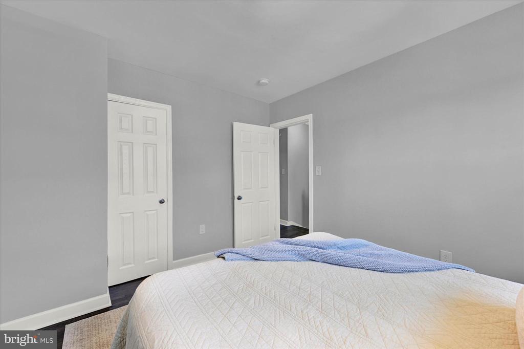 1025 Upnor Rd
