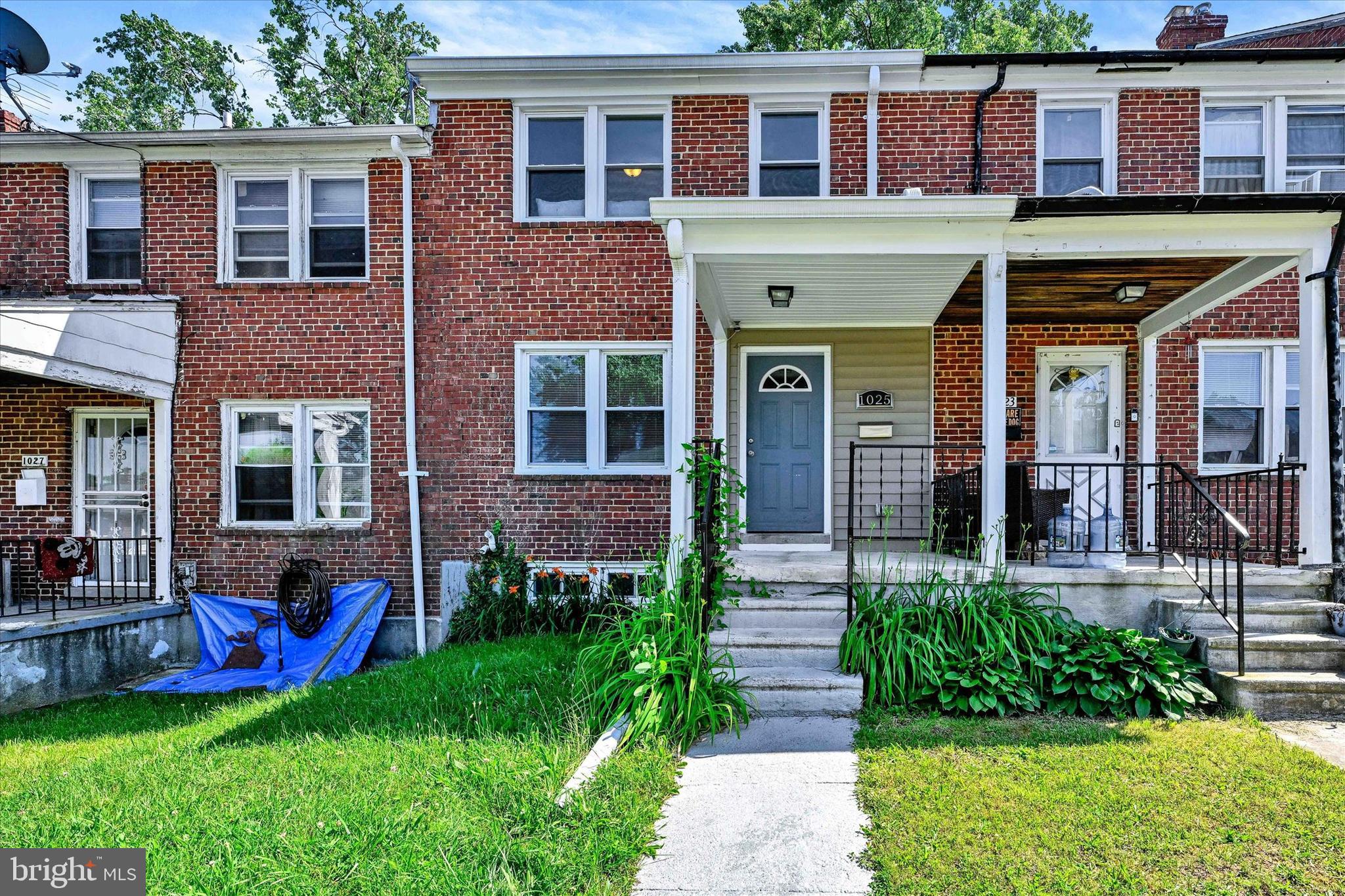1025 Upnor Rd