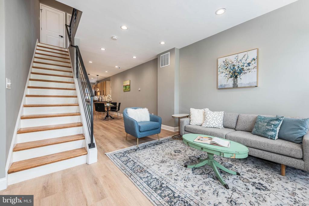 1427 N Broadway