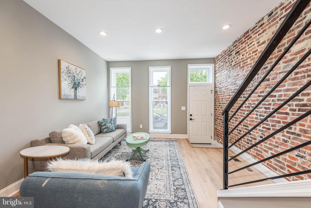 1427 N Broadway