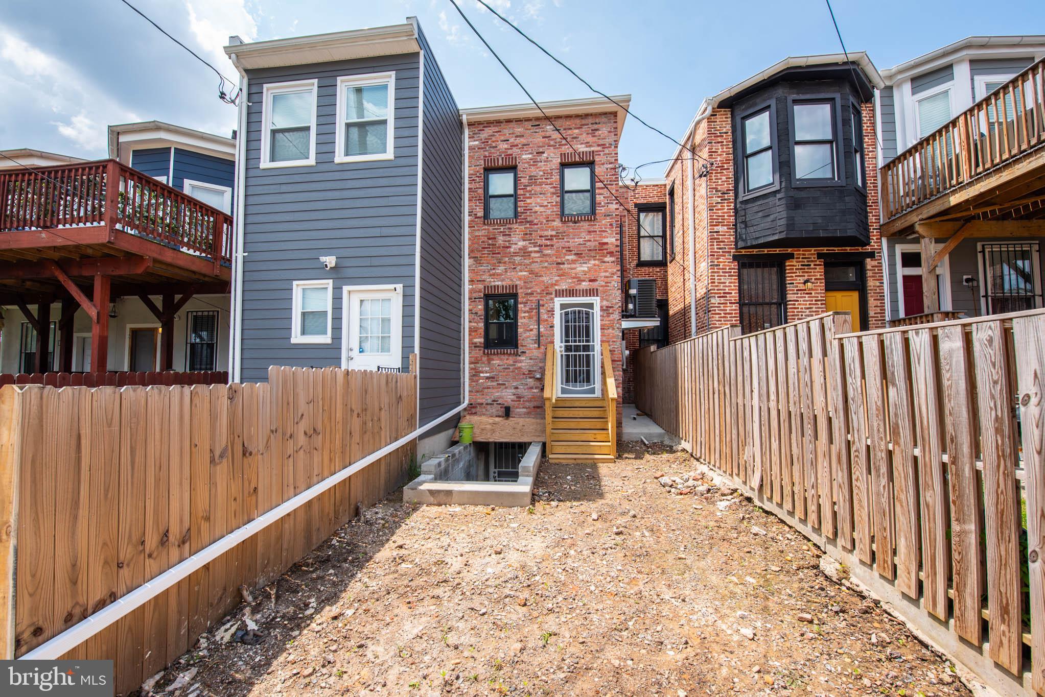 1427 N Broadway