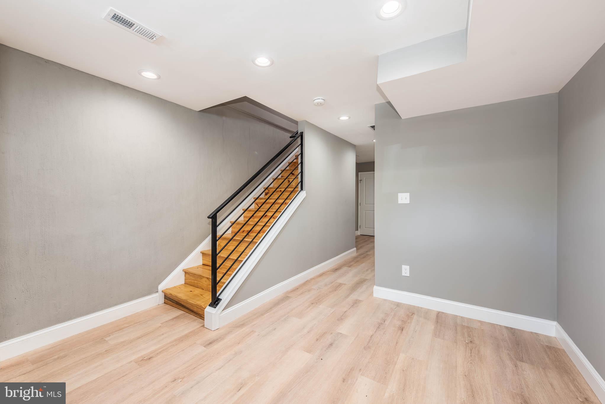 1427 N Broadway
