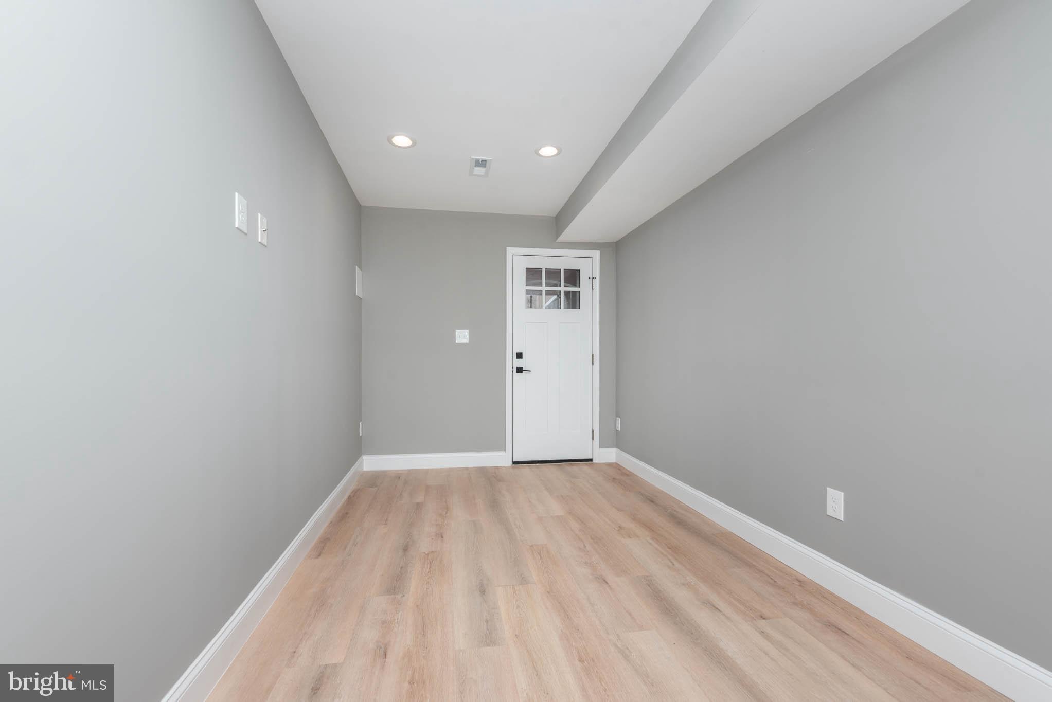 1427 N Broadway