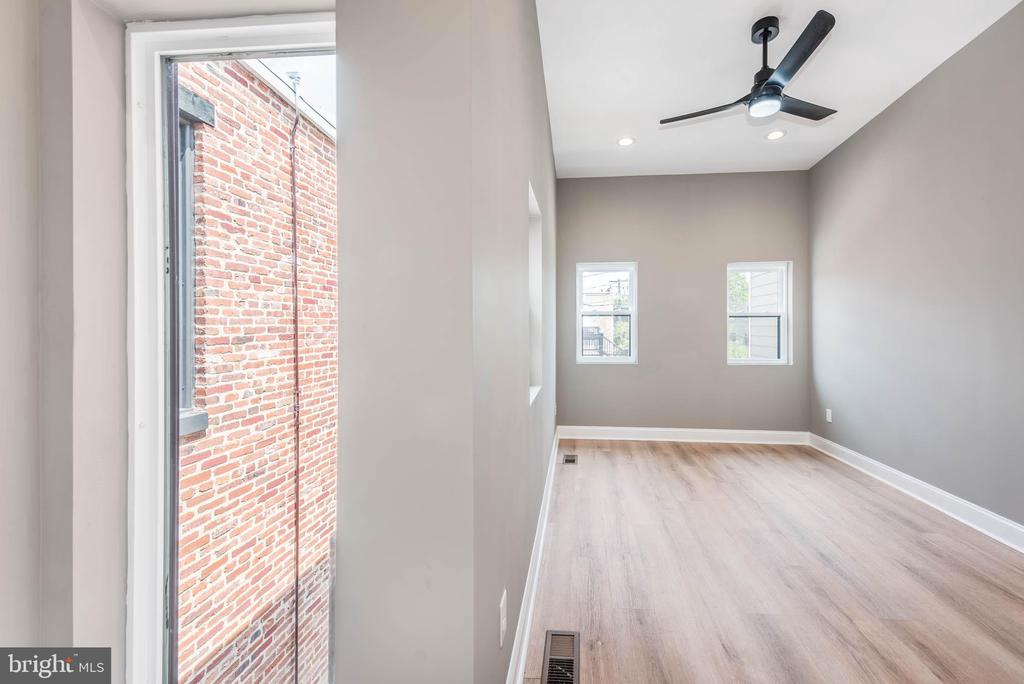 1427 N Broadway