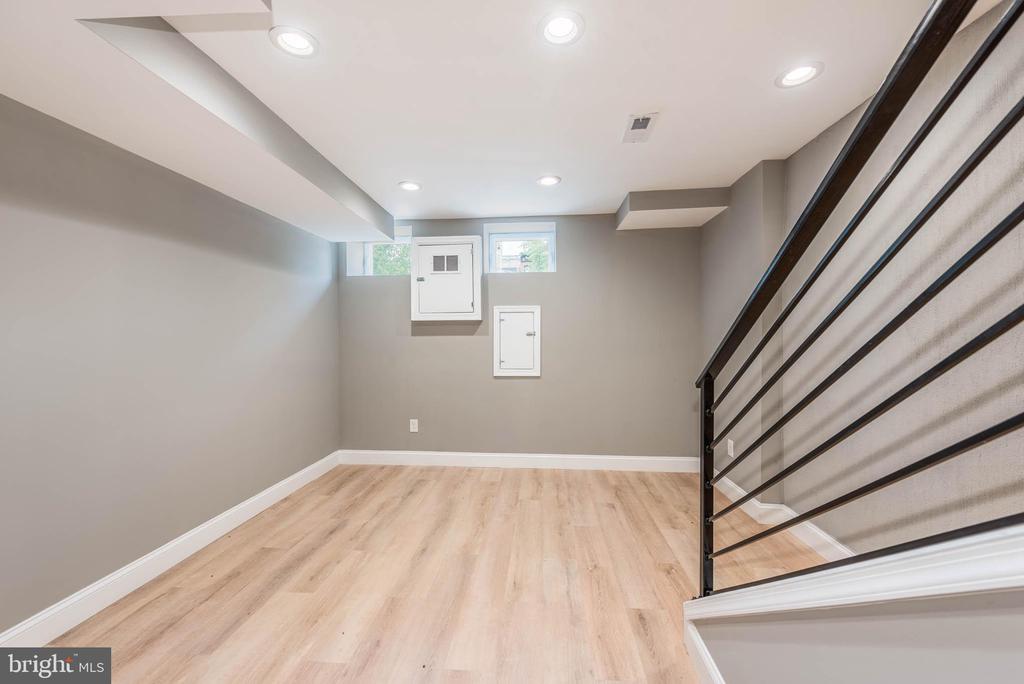 1427 N Broadway