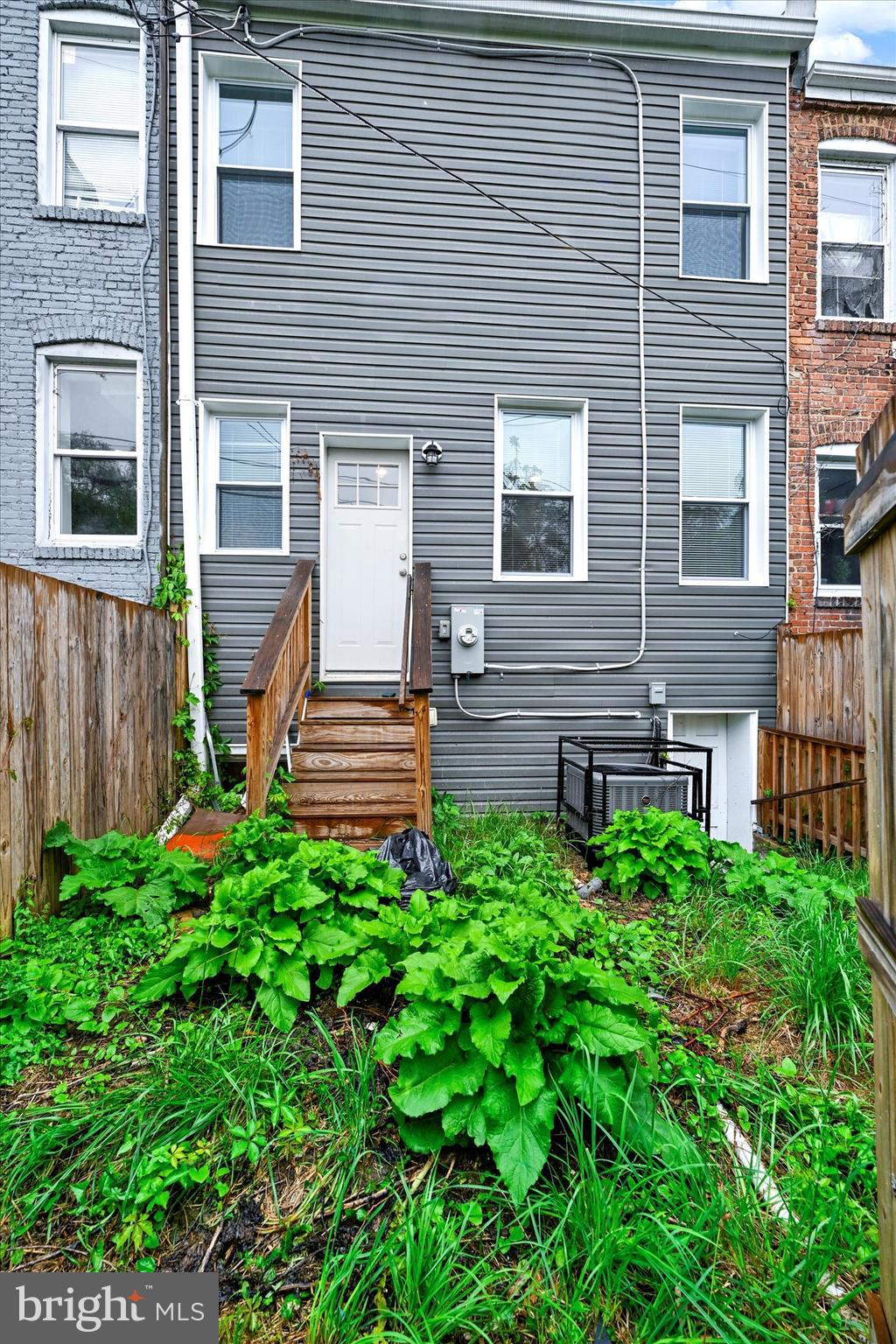 711 E 30th St