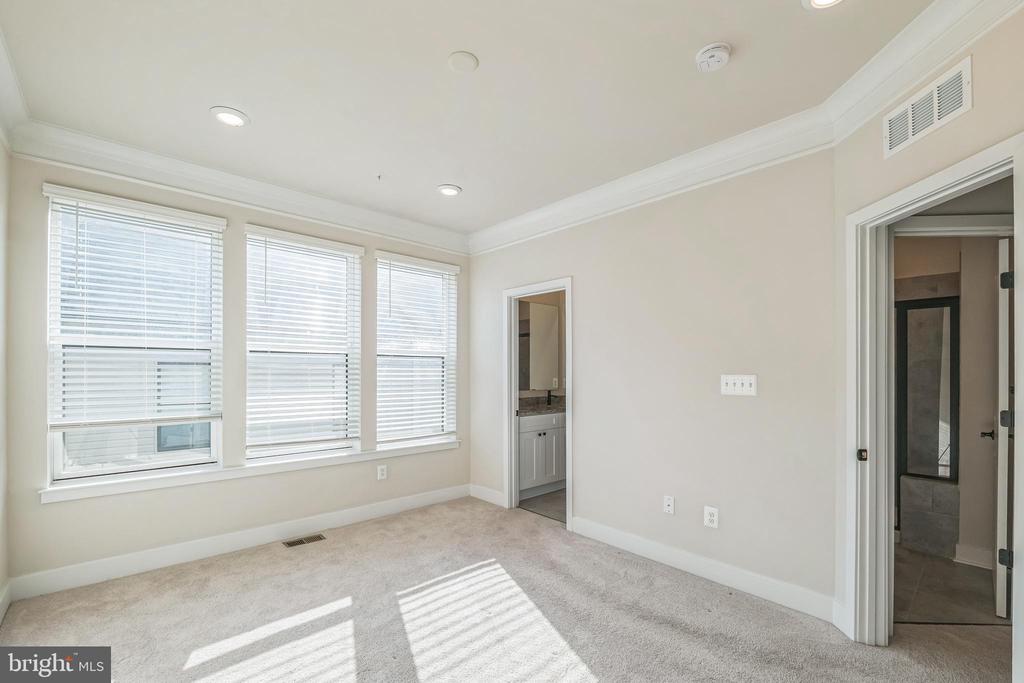 4338 Roland Heights Ave