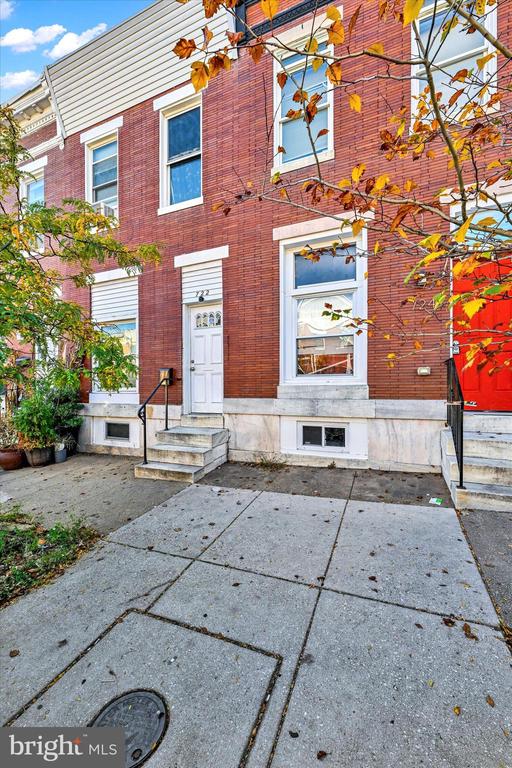 722 N Kenwood Ave