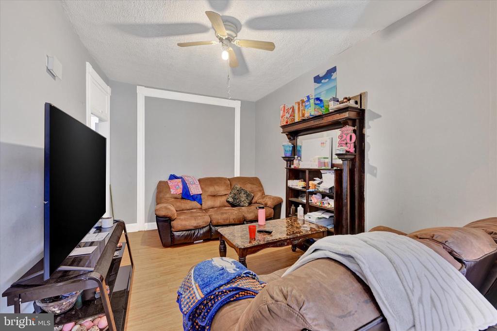722 N Kenwood Ave