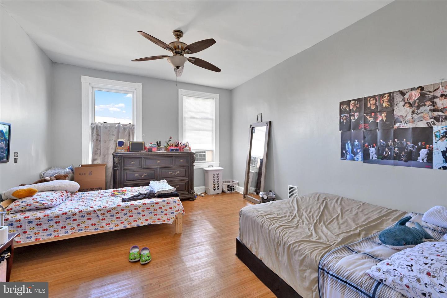 722 N Kenwood Ave