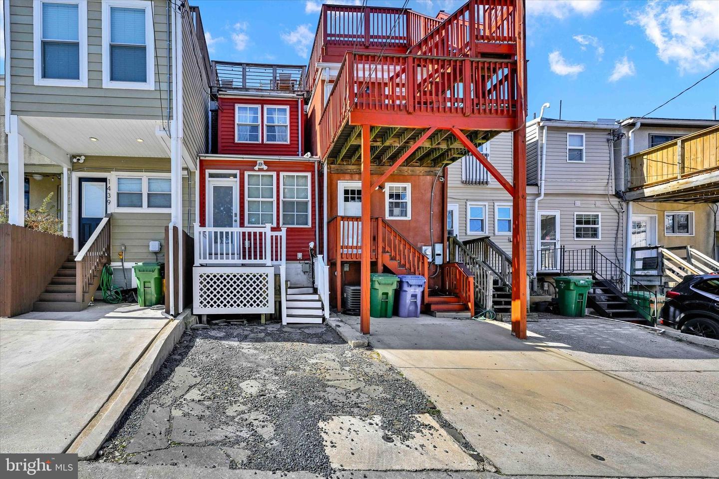 1437 Henry St