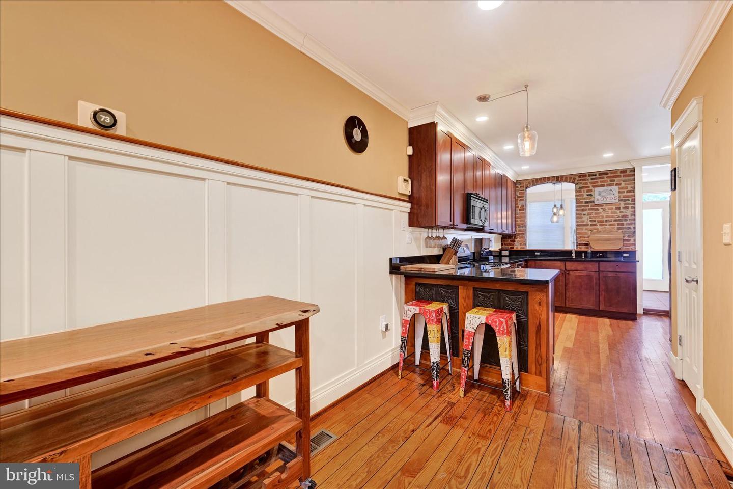 1437 Henry St