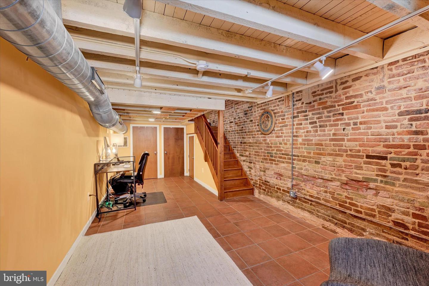 1437 Henry St