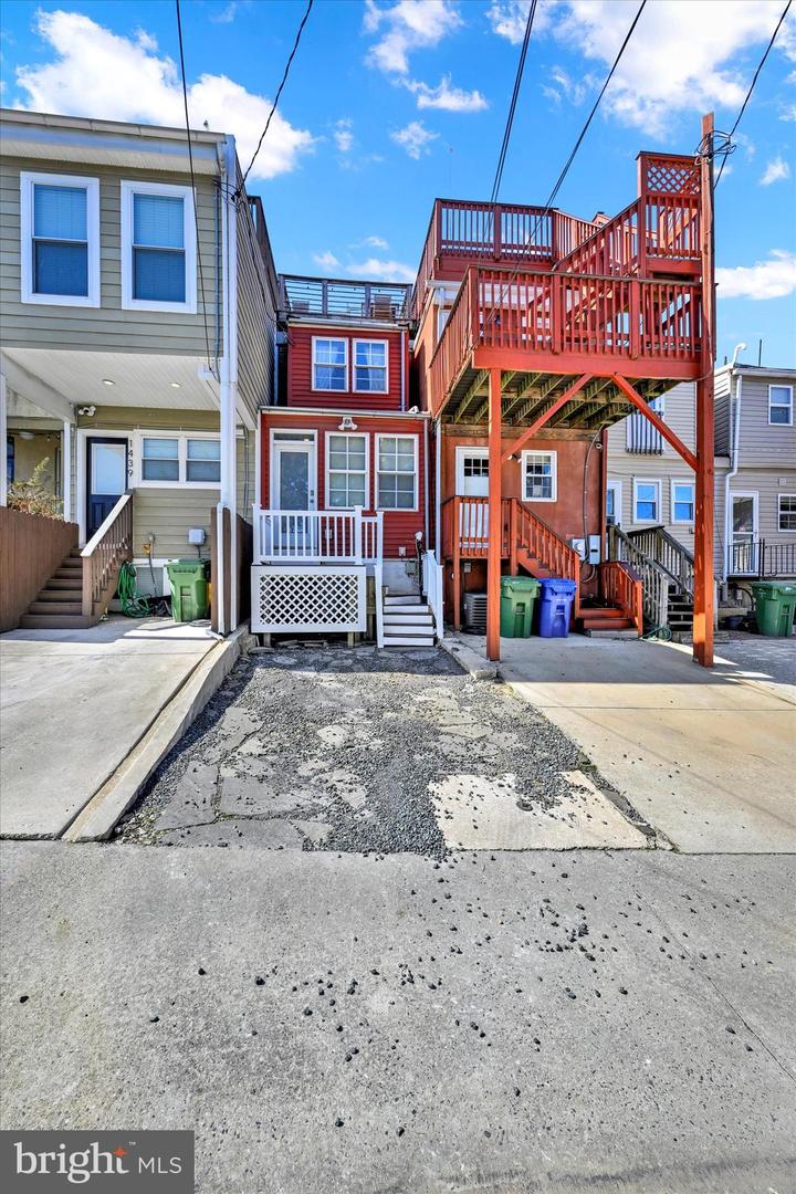 1437 Henry St
