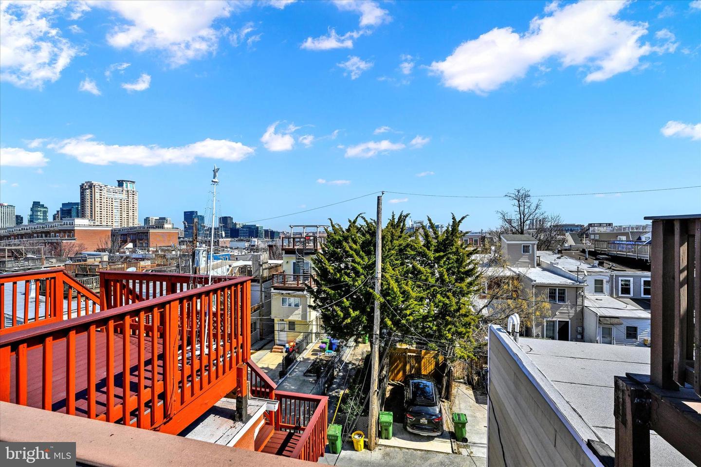 1437 Henry St