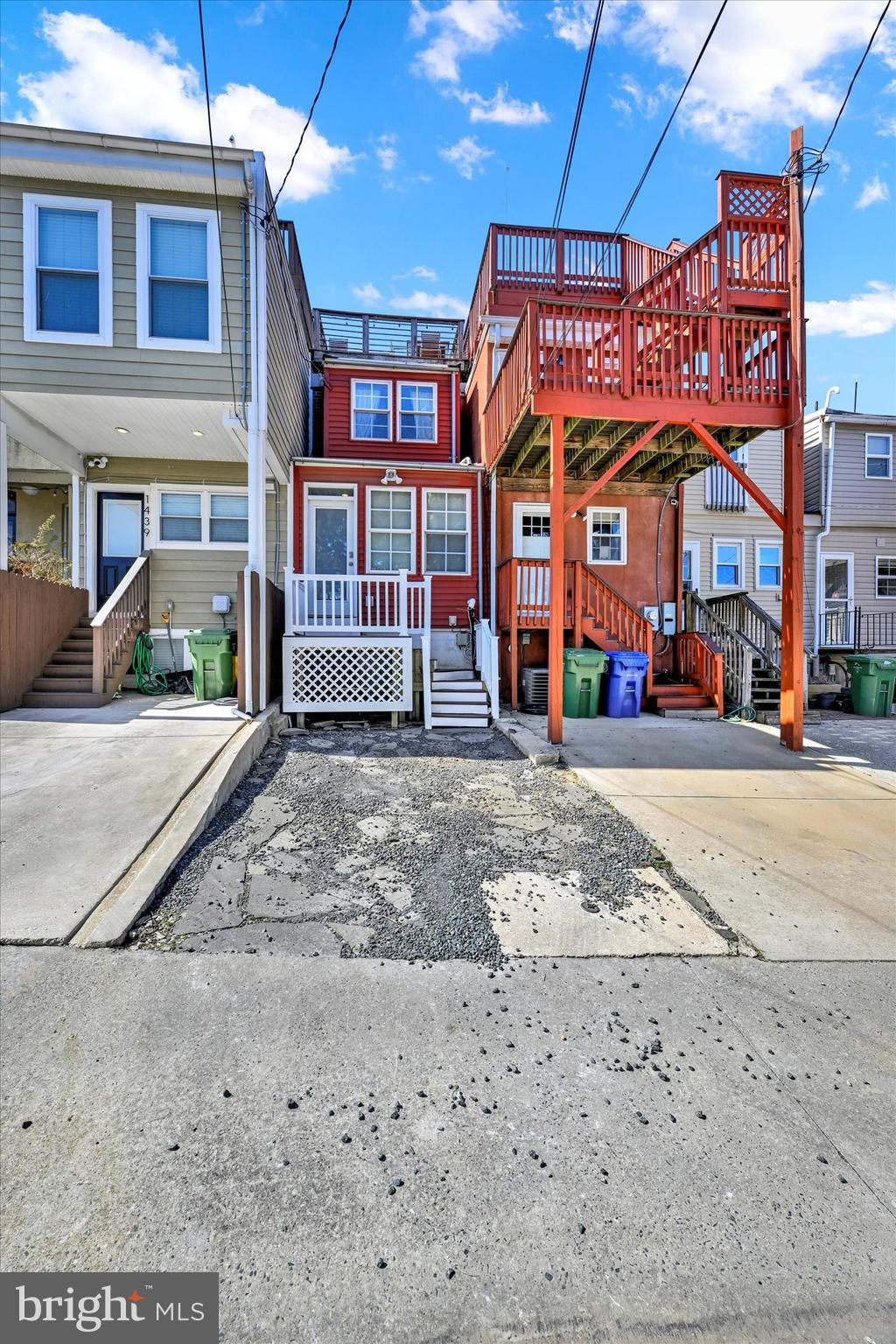 1437 Henry St