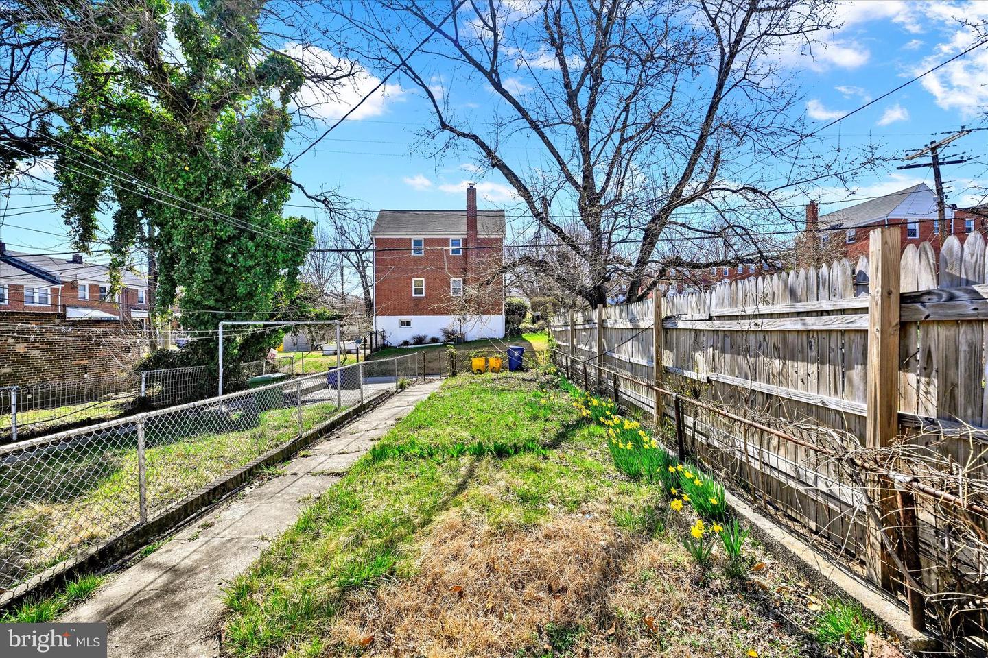 2703 Pelham Ave