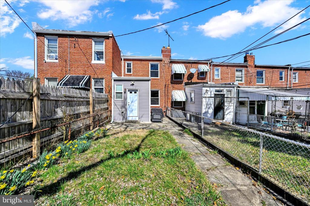 2703 Pelham Ave