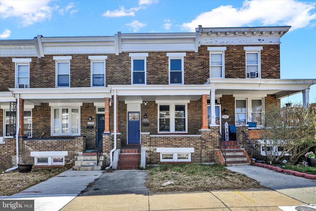 2703 Pelham Ave