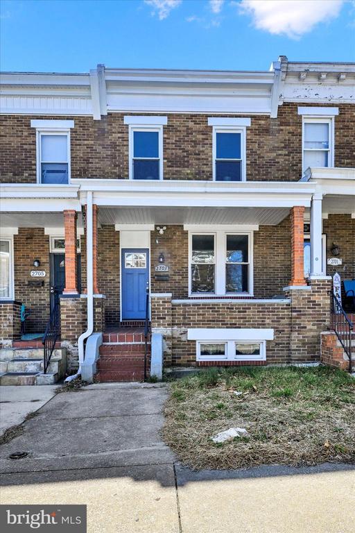 2703 Pelham Ave