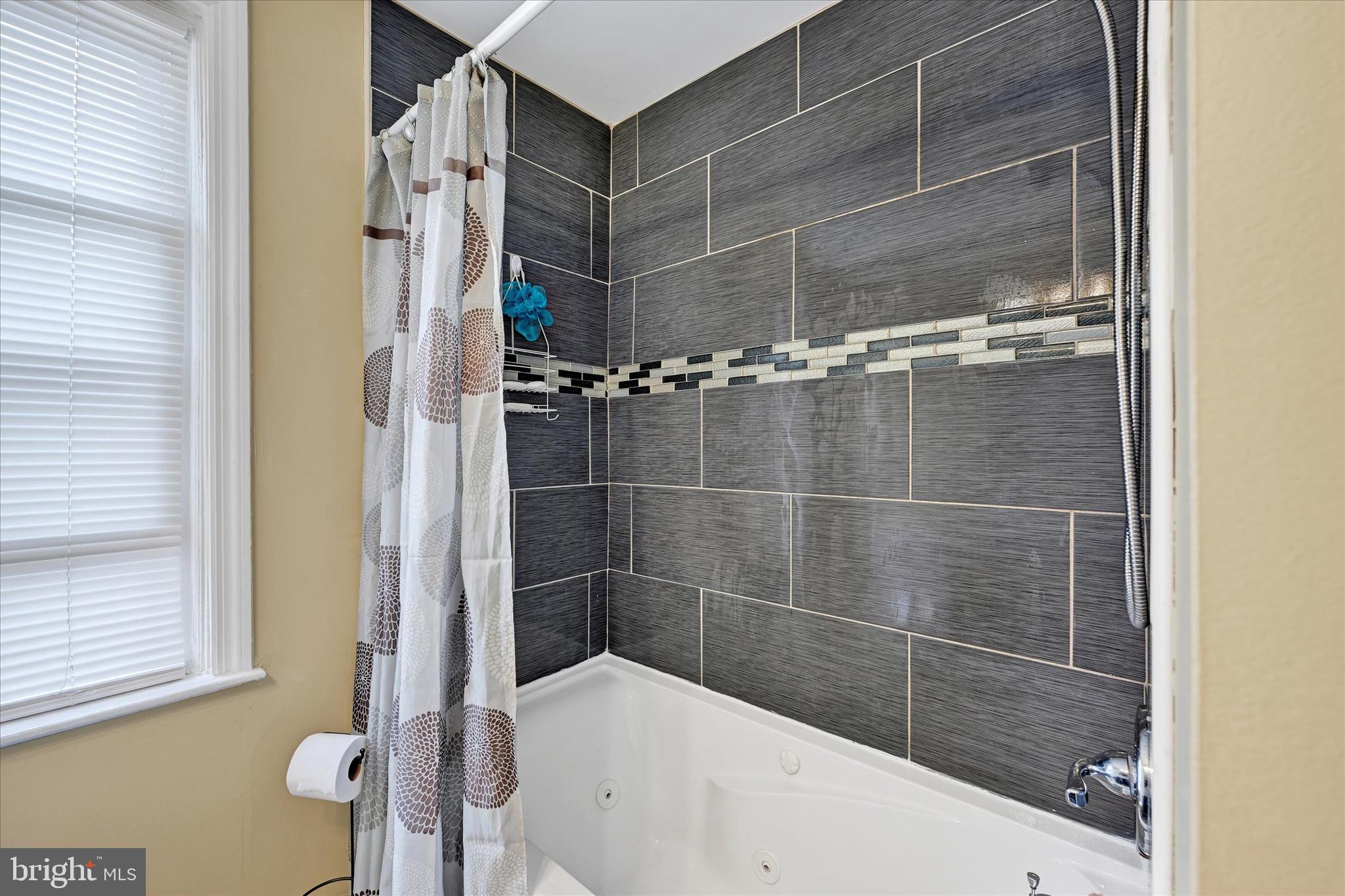 2412 W Cold Spring Ln