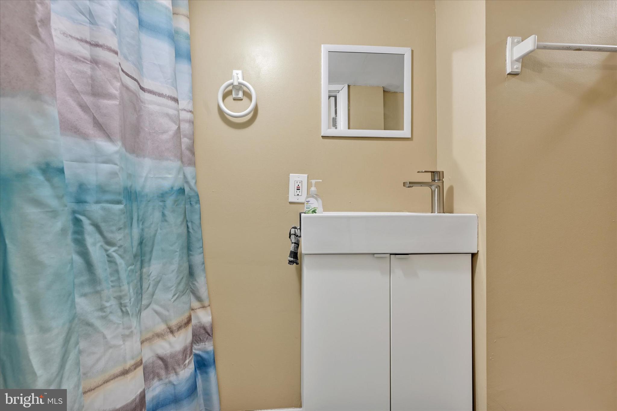 2412 W Cold Spring Ln