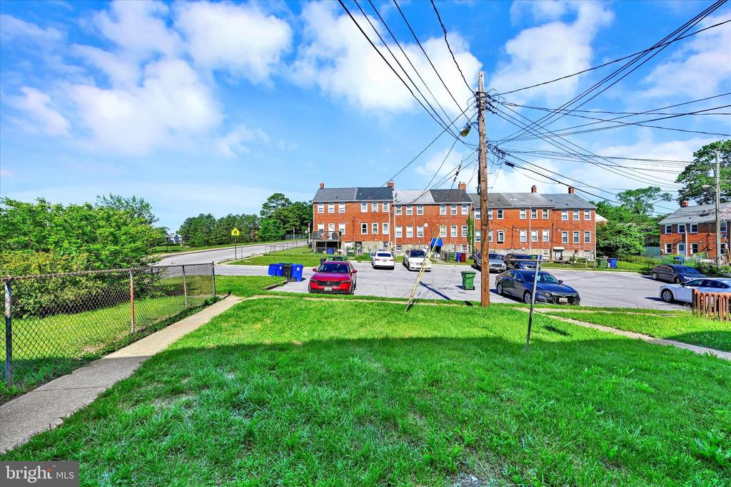 1076 Tunbridge Rd