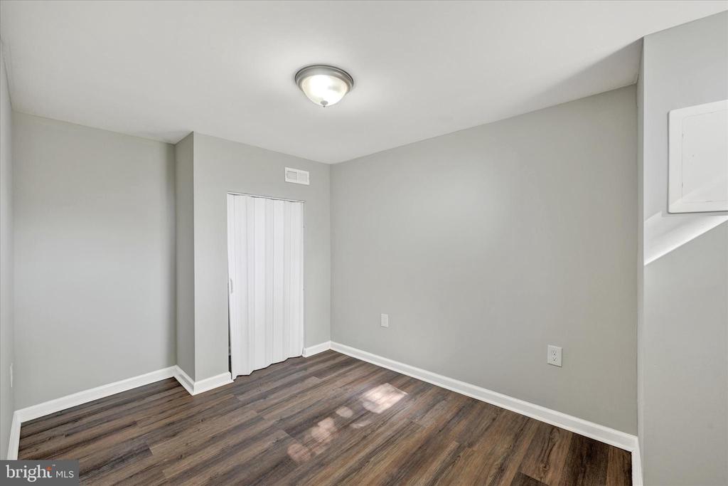 1076 Tunbridge Rd