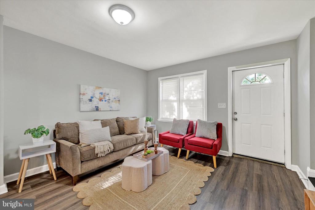 1076 Tunbridge Rd