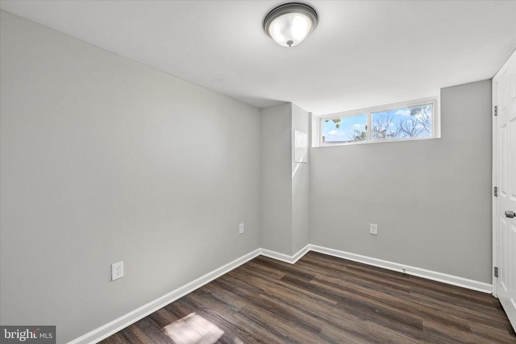 1076 Tunbridge Rd