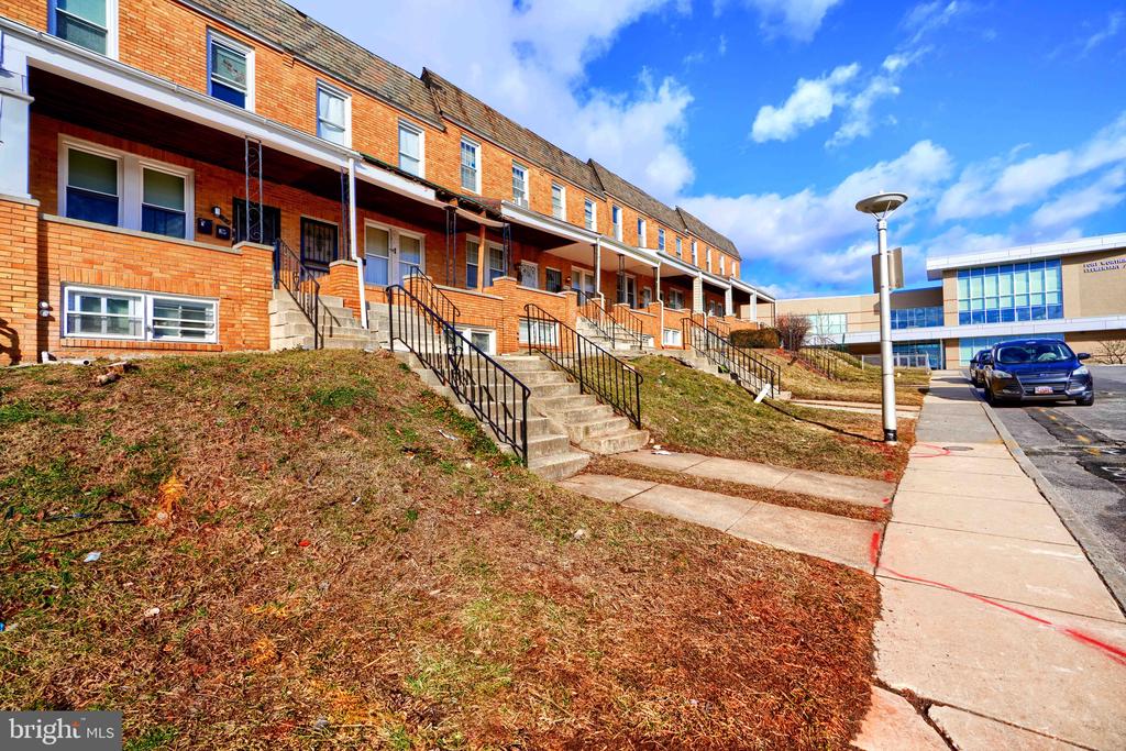 1314 N Kenwood Ave