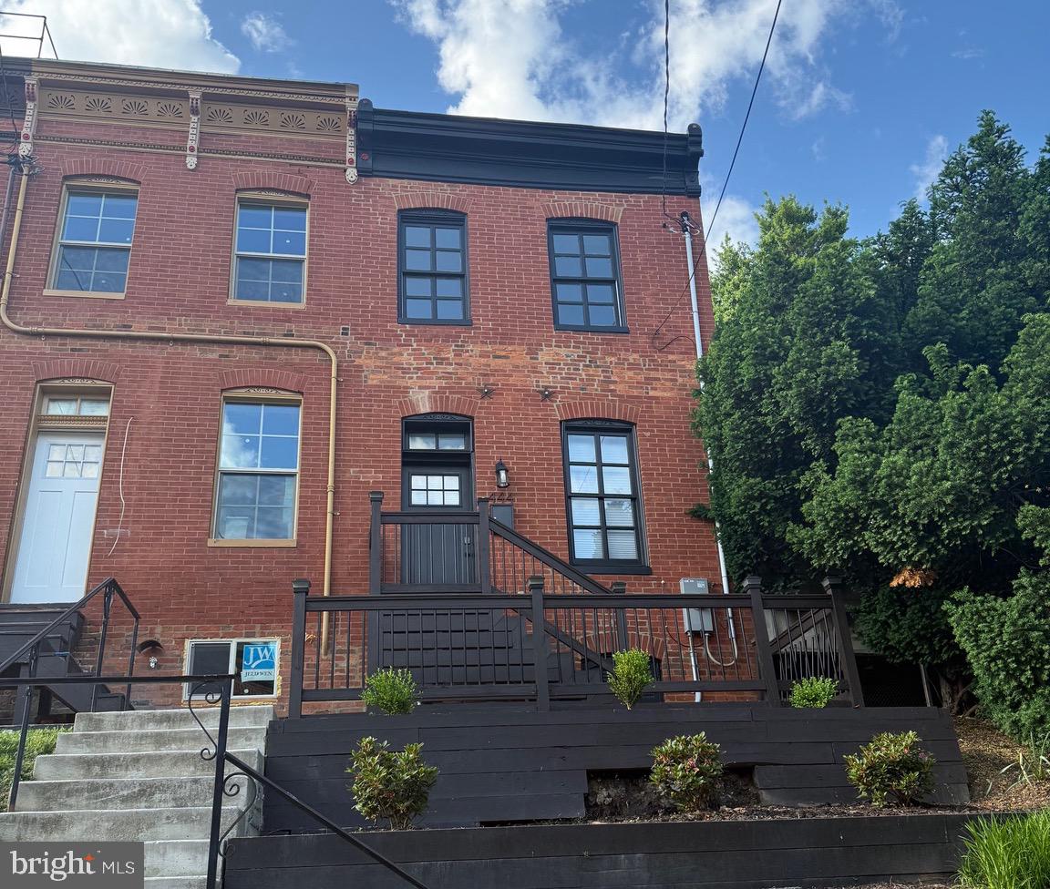 444 Grindall St