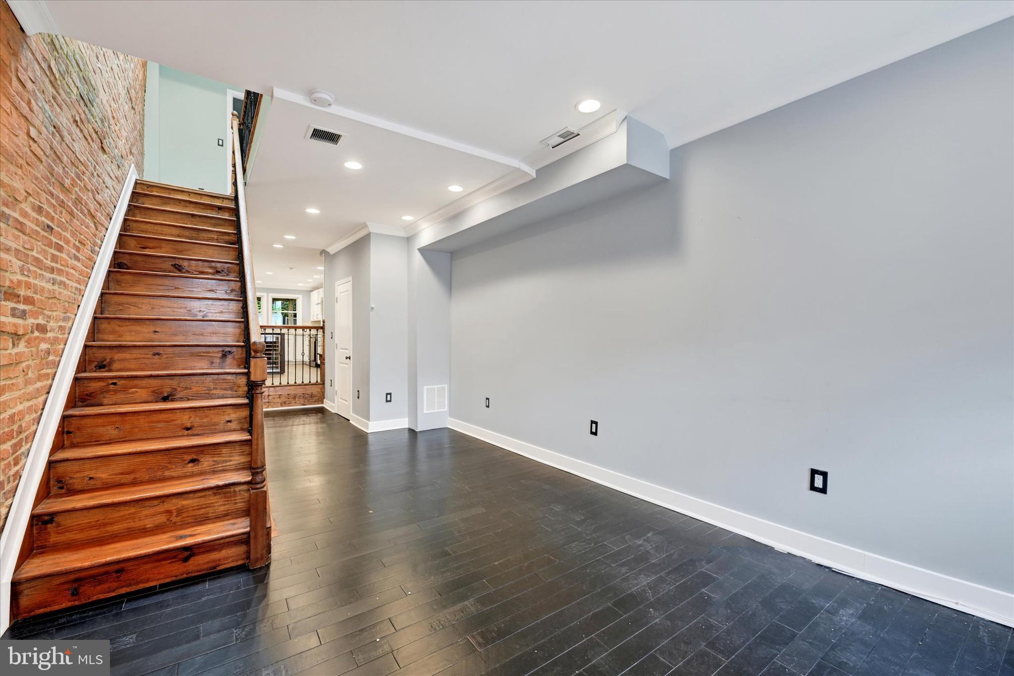 444 Grindall St