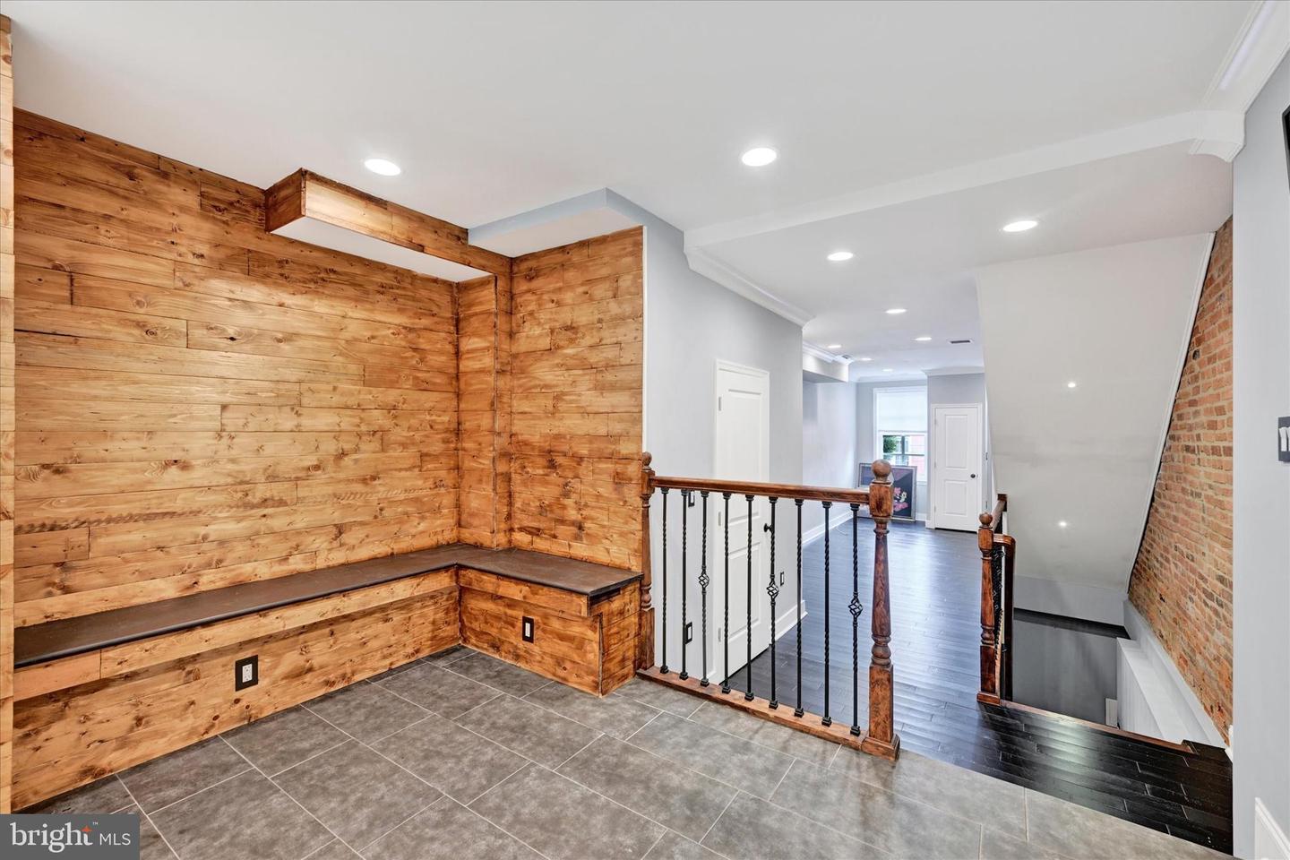 444 Grindall St