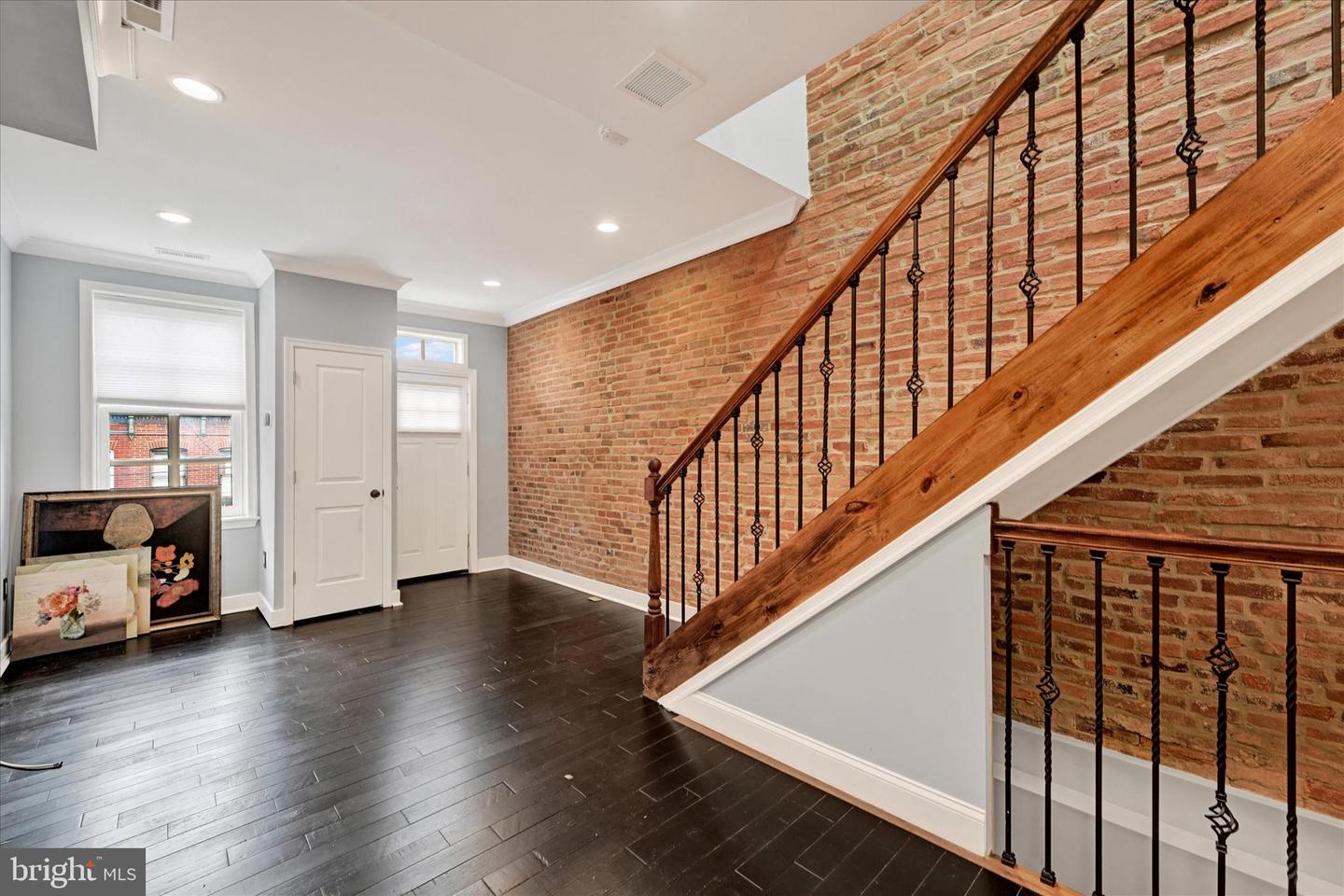 444 Grindall St
