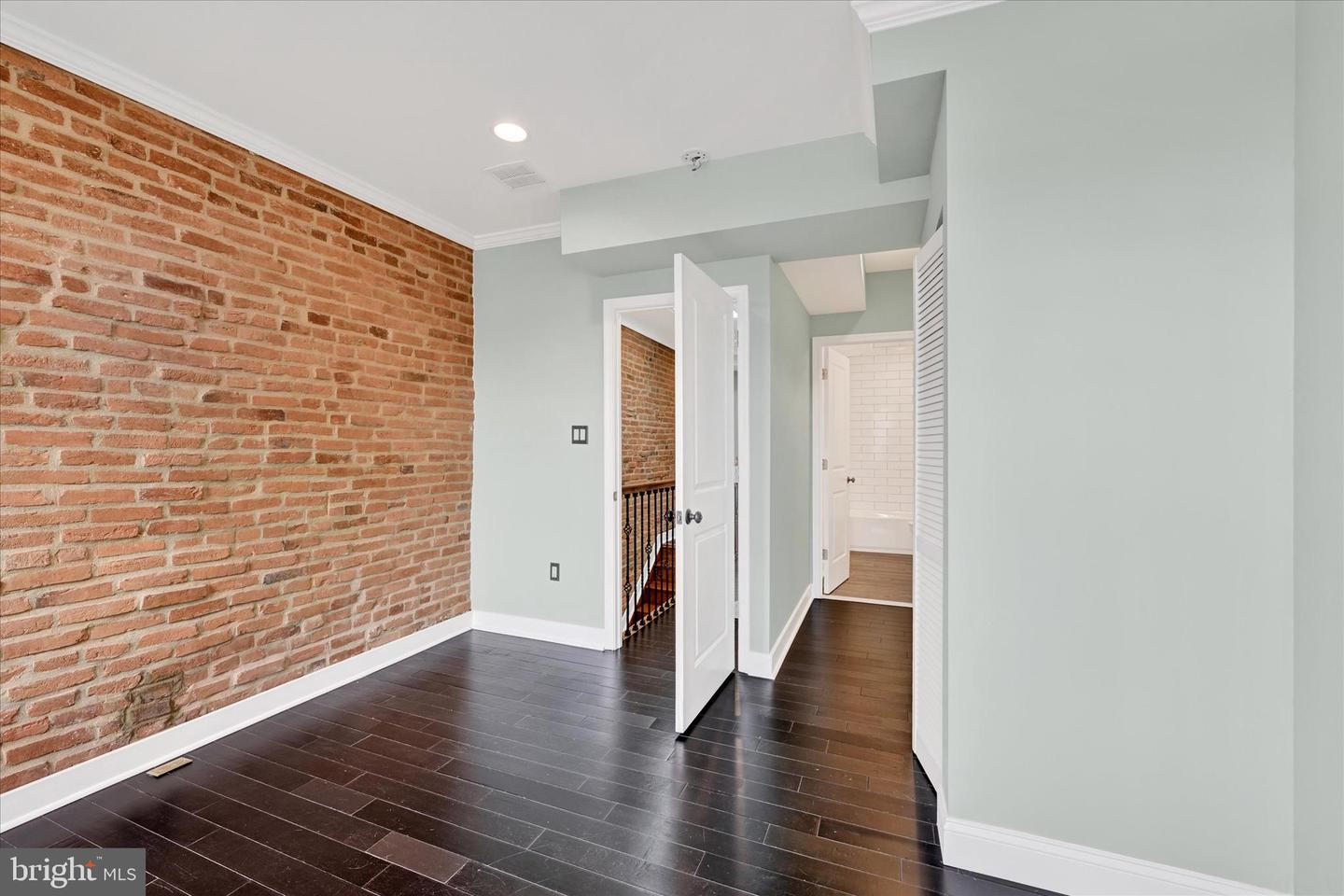 444 Grindall St