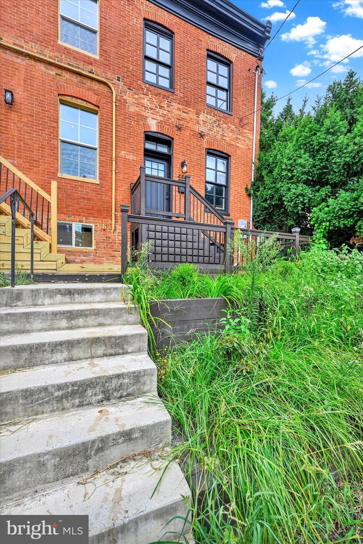 444 Grindall St