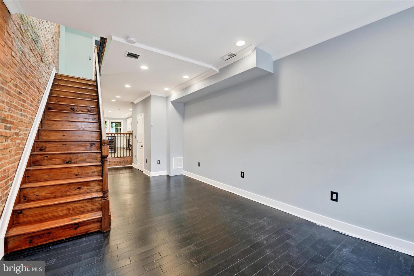 444 Grindall St