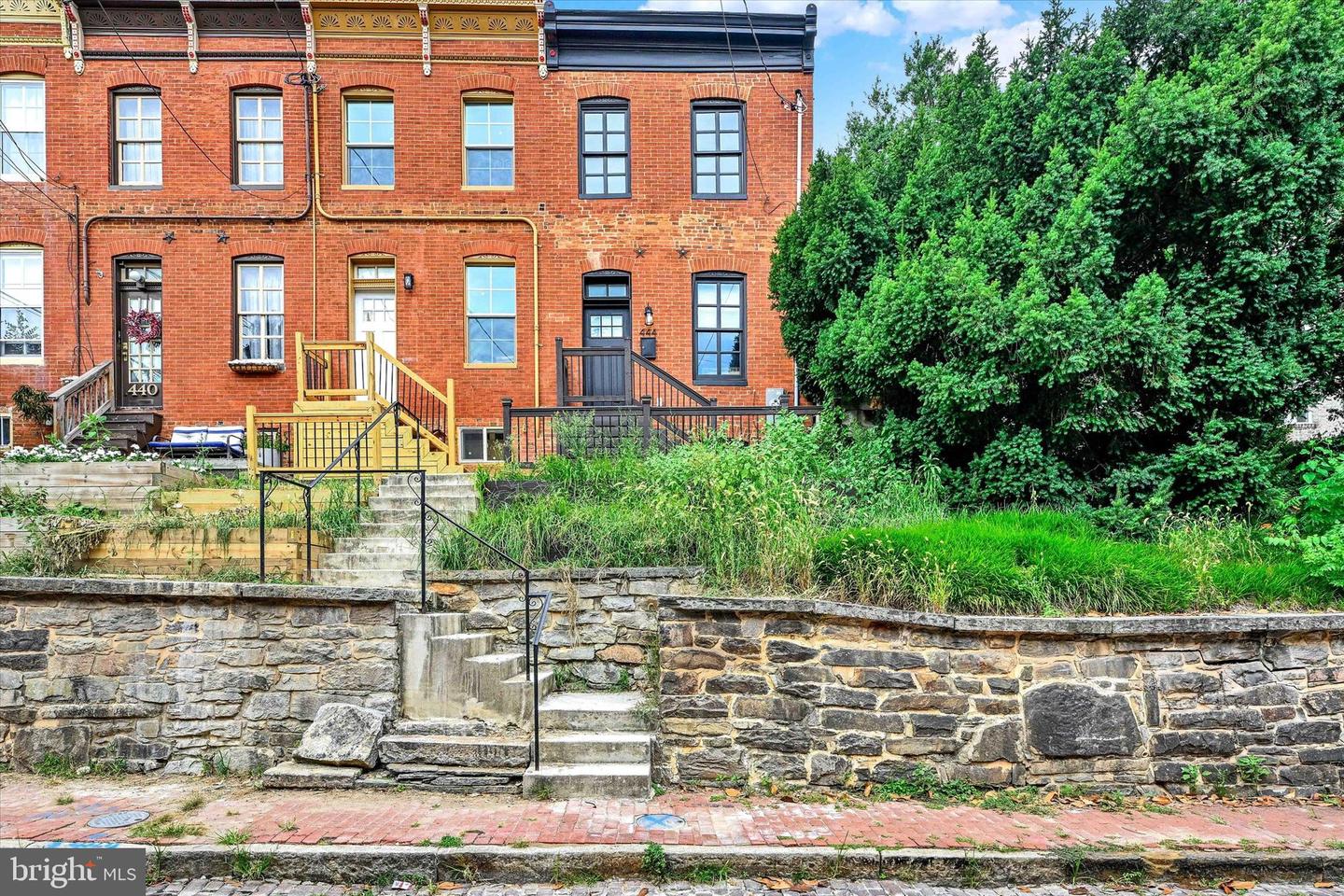 444 Grindall St