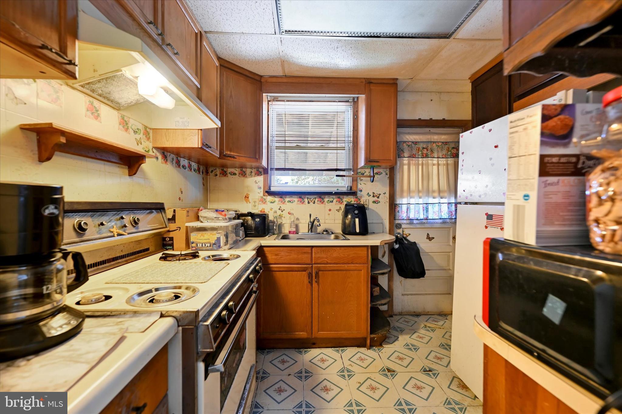 729 E 37TH STREET